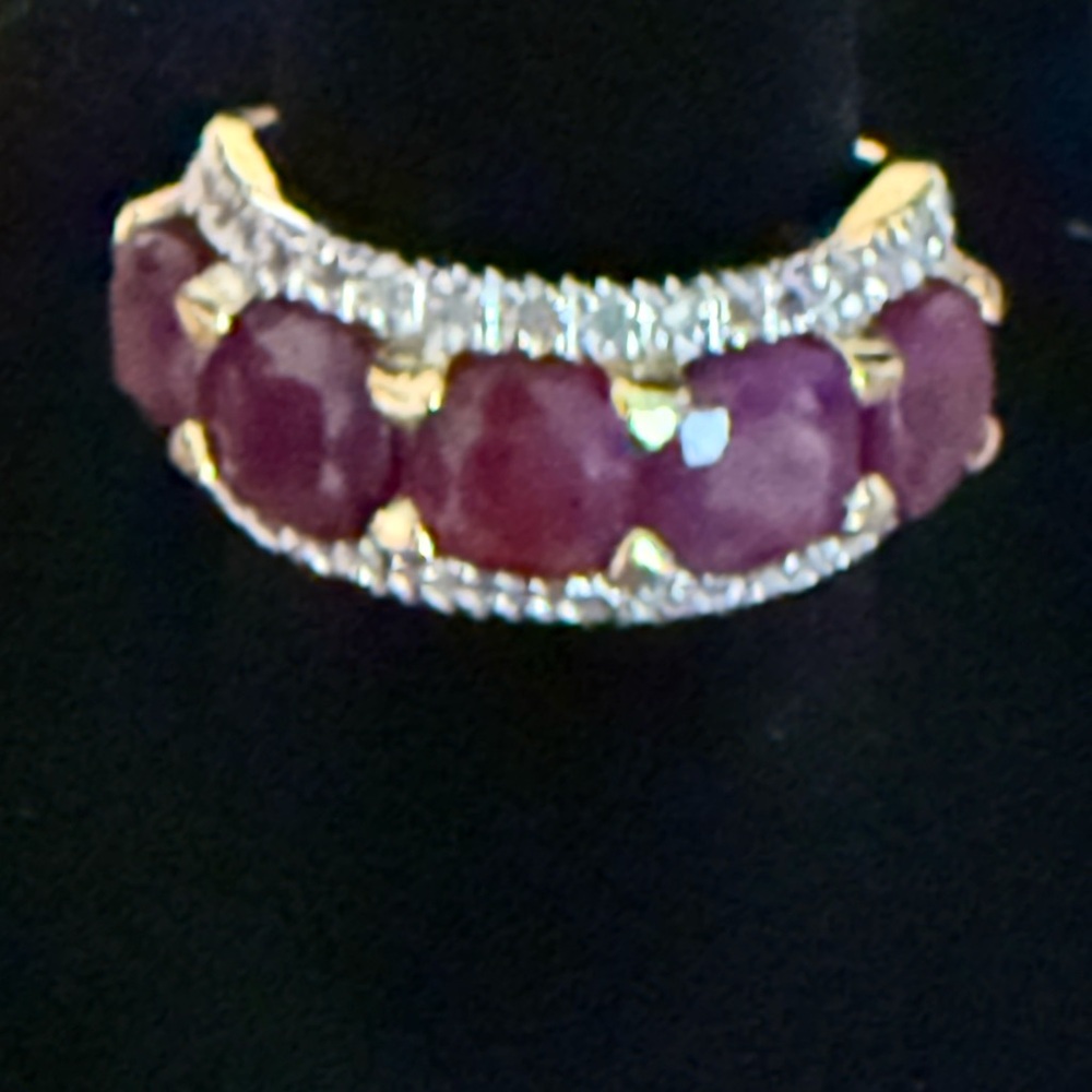 Elegant Women's Ruby-Red Gemstone Ring with Gold Accents